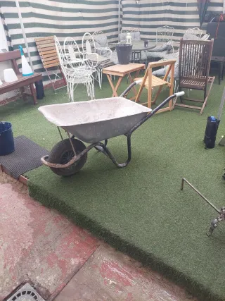 Carretilla de obra metálica