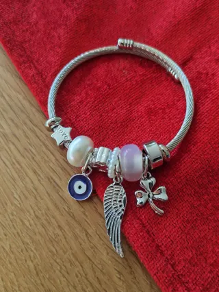 Pulsera plata de acero con charms