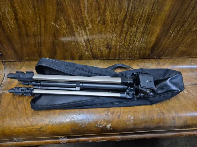 Trípode telescopico para cámara con funda.
Werlisa