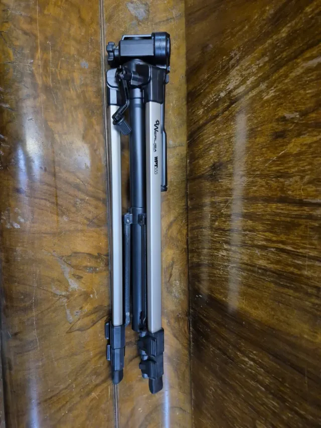 Trípode telescopico para cámara con funda.
Werlisa