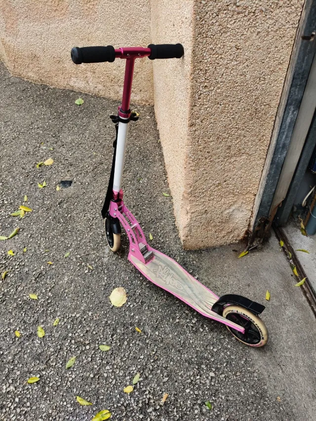 Patinete rosa plegable