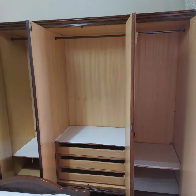 Conjunto completo: 2 Camas 90, Armario y Mesita