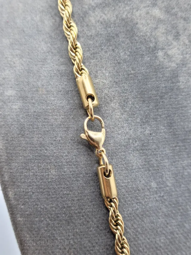 Colgante Cruz con Cordón Rizado