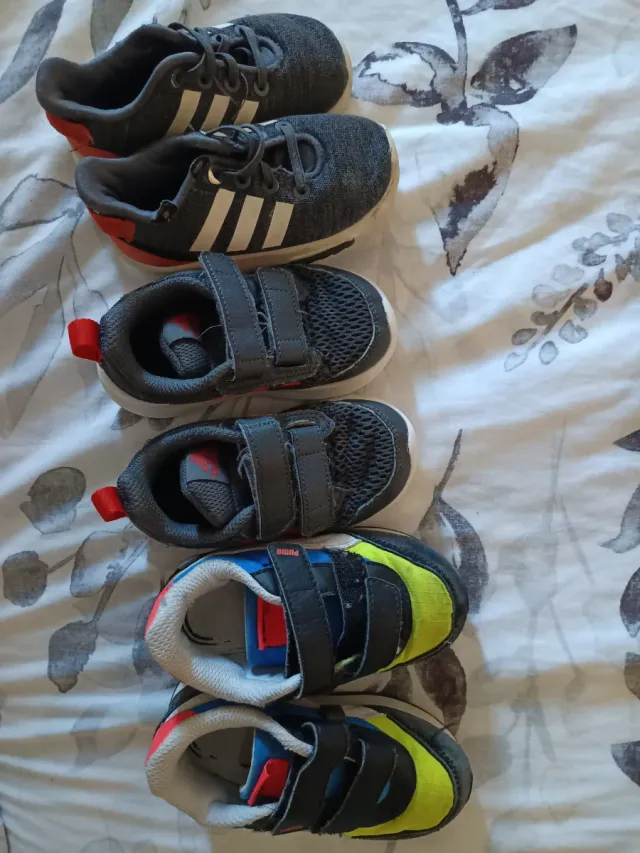 Zapatitos niño Adidas 23