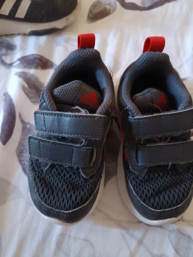 Zapatitos niño Adidas 23