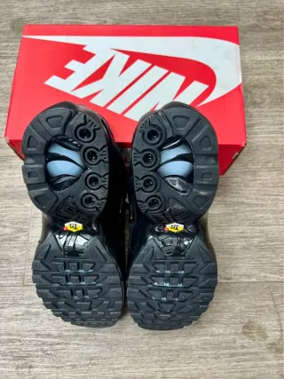 N݉ike    A݉i݉r  M݉ax Pl݉us T݉riple Bl݉ack Talla 40