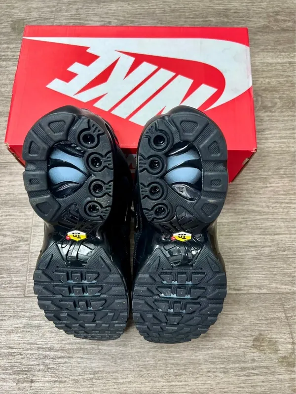 N݉ike    A݉i݉r  M݉ax Pl݉us T݉riple Bl݉ack Talla 40