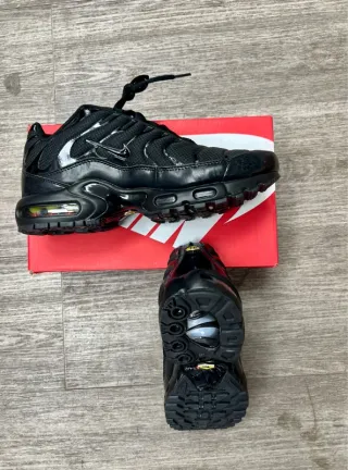 N݉ike    A݉i݉r  M݉ax Pl݉us T݉riple Bl݉ack Talla 40