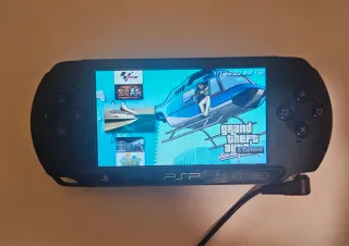 PSP Street + Tarjeta SD con Juegos y cargador