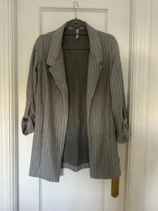 Chaqueta de rayas grises