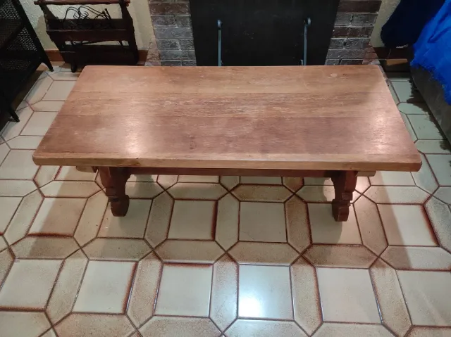 Mueble de madera maciza