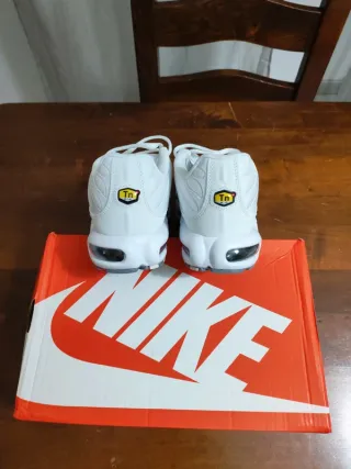 N݉i݉ke     A݉i݉r    M݉ax    Pl݉us Talla 40 Blancas