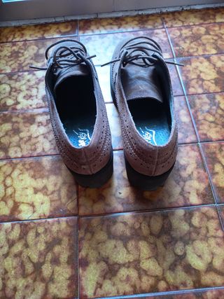 Zapatos marrones plataforma cordones talla 40