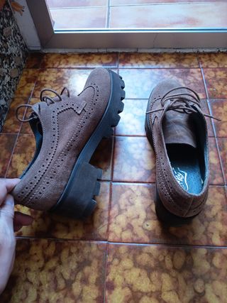 Zapatos marrones plataforma cordones talla 40
