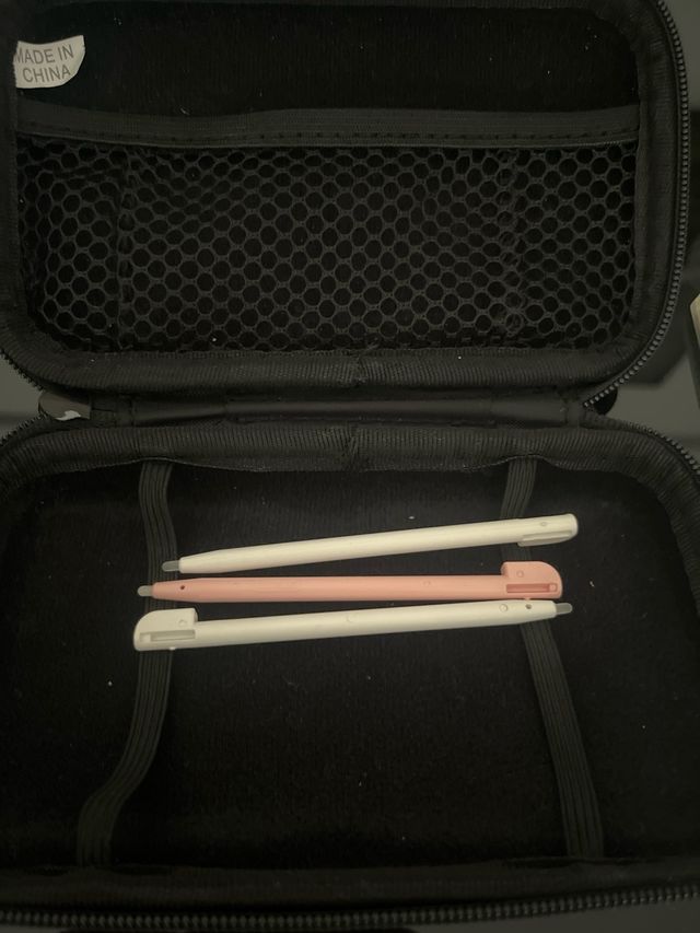 Nintendo DS Rosa + 3 Juegos + Accesorios+ cargador