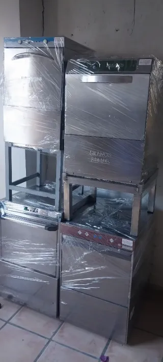 Lavavajillas industrial listo para usar