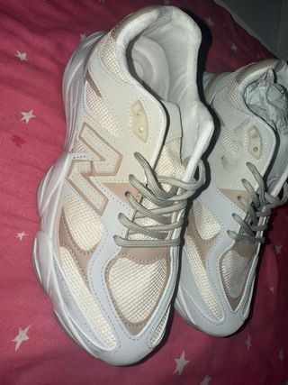 Botines beige y blancos