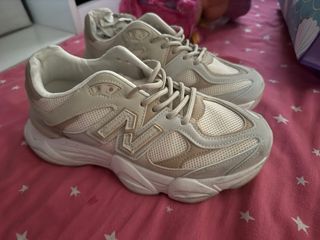 Botines beige y blancos