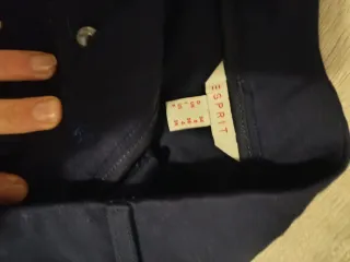 Pantalón azul con rayas laterales