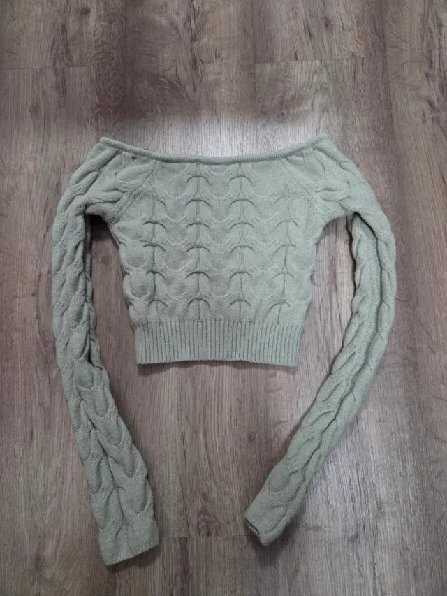 Jersey verde cuello barco,