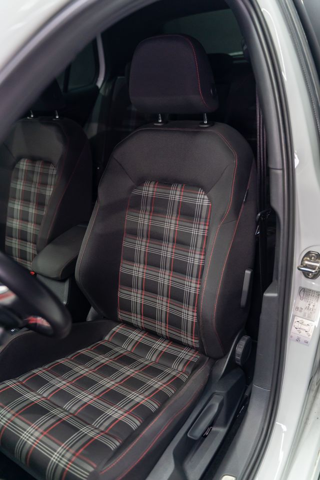 VOLKSWAGEN Golf GTI Performance 2.0 TSI 245CV DSG