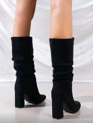 Botas negras. Nuevas