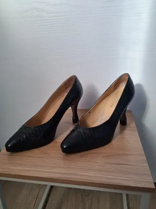 Scarpe tacco effetto pitonato