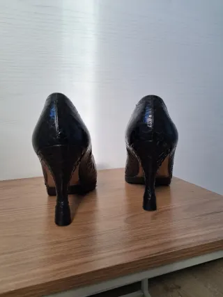 Scarpe tacco effetto pitonato