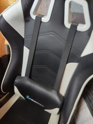 Silla Gaming Newskill Kitsune Negra y Blanca