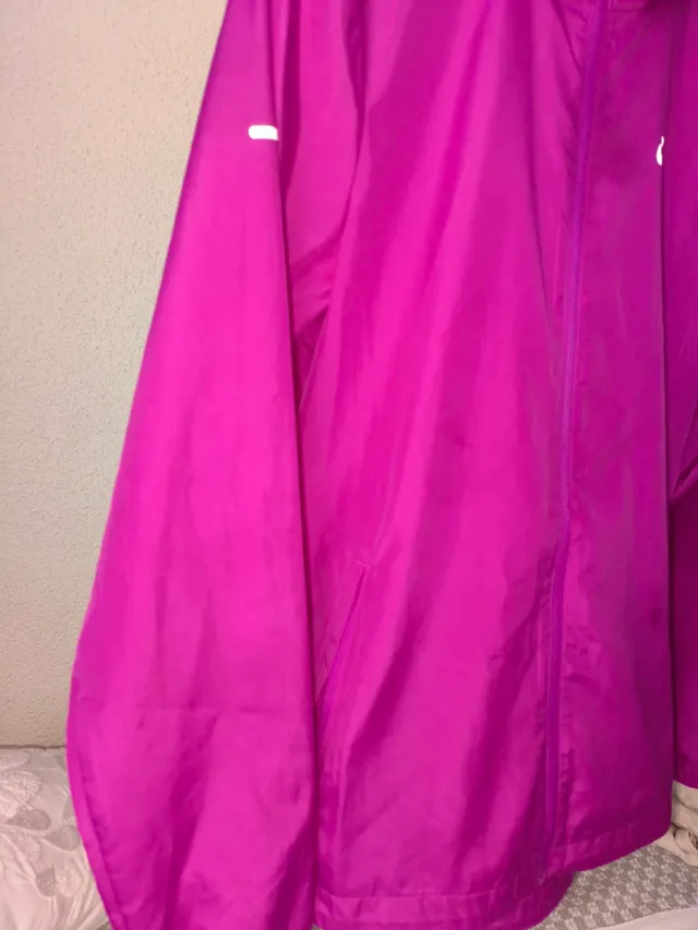 Chaqueta running impermeable ASICS violeta o rosa