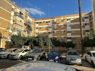 Piso en alquiler en El Juncal - Av. de la Paz en Sevilla