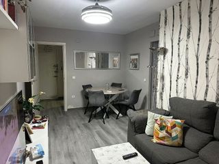 Piso en alquiler en El Juncal - Av. de la Paz en Sevilla