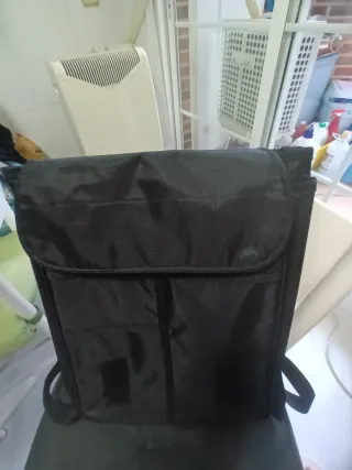 Mochila tipo maletín negra
