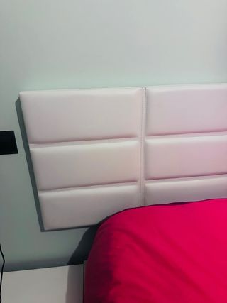 Cabecero, base colchón y dos mesitas