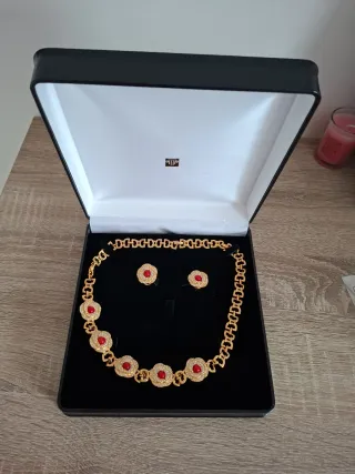 Conjunto Sueños de Coral Collar y Pendientes