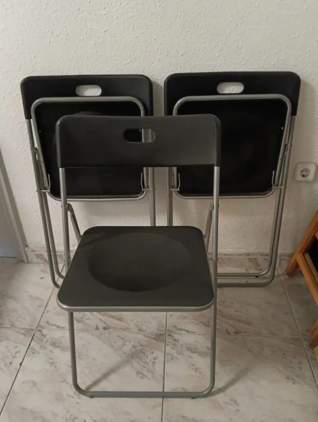 3 Sillas Plegables Negras y Grises