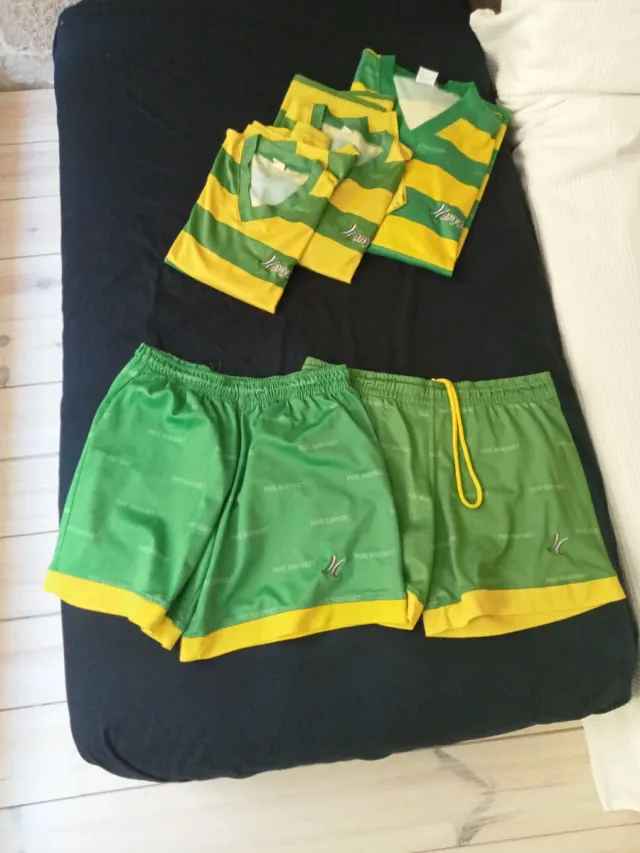 Lote Pare Manyanet: 2 shorts y 3 camisetas