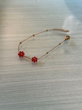Bracciale con fiorellini rossi