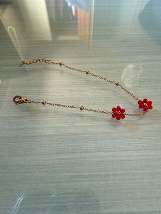 Bracciale con fiorellini rossi