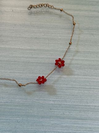 Bracciale con fiorellini rossi