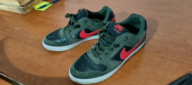 Nike SB Talla 42 Verde/Rojo