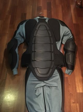Sottotuta moto Dainese con protezioni