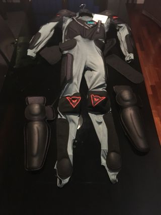 Sottotuta moto Dainese con protezioni