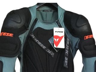 Sottotuta moto Dainese con protezioni