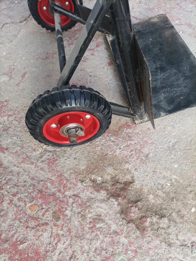 Carretilla de paquetería negra