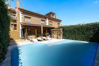 Casa adosada en venta en Urb. Belvalle en Meco