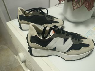 Zapatillas New Balance 327 Talla 42
Como nuevo ·