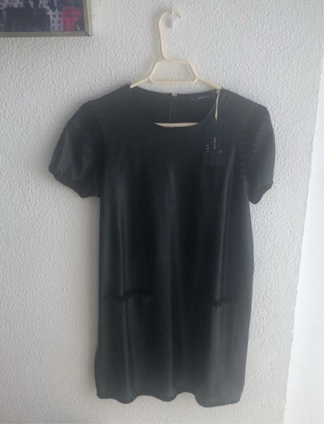 Vestido Zara polipiel negro talla S Da talla.