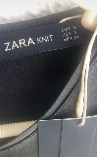 Vestido Zara polipiel negro talla S Da talla.