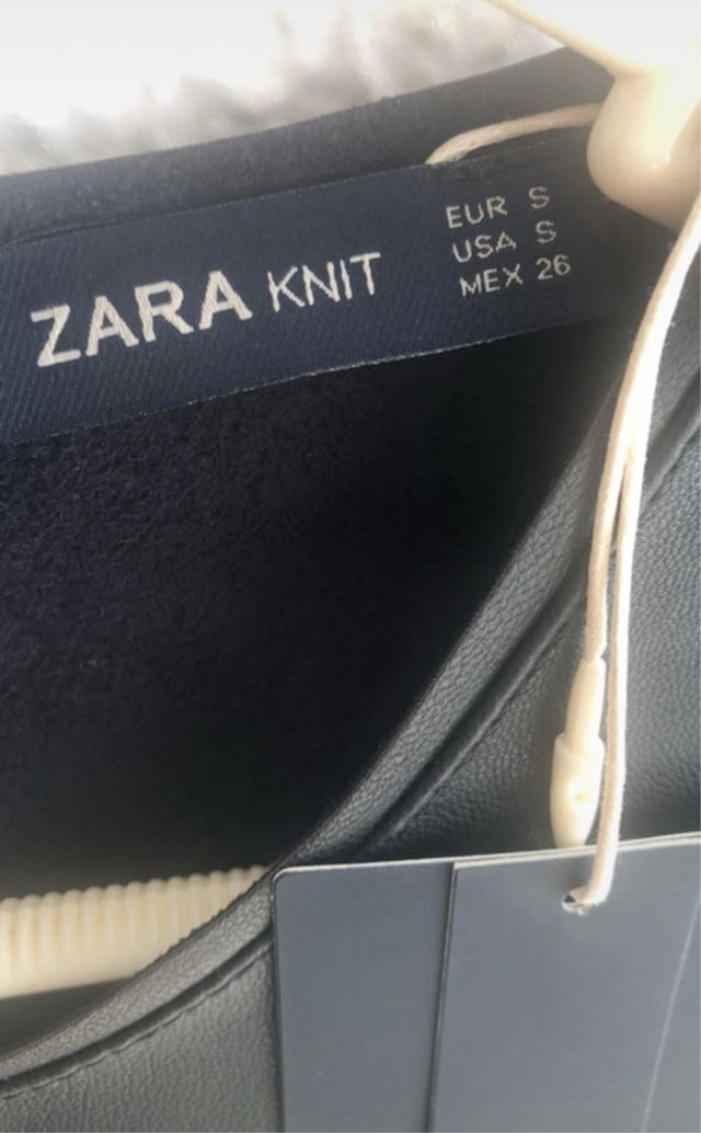 Vestido Zara polipiel negro talla S Da talla.